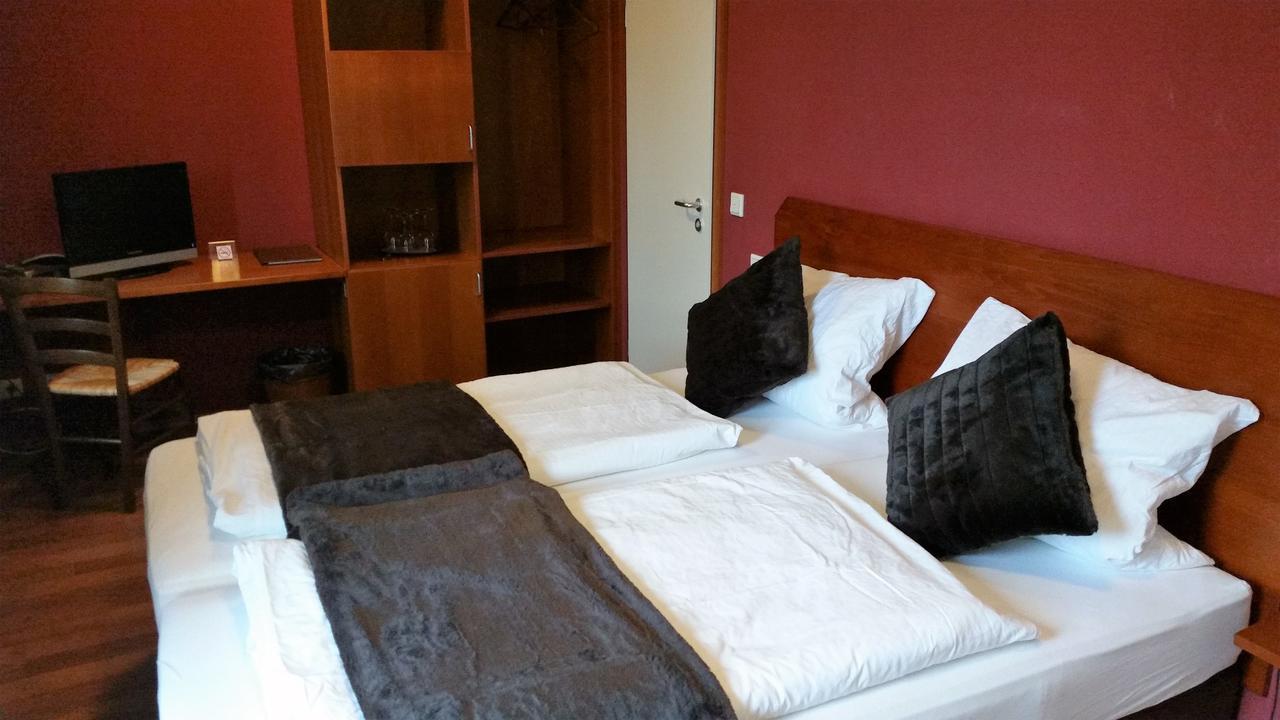 Ellenbergs Restaurant & Hotel Hessheim Zewnętrze zdjęcie
