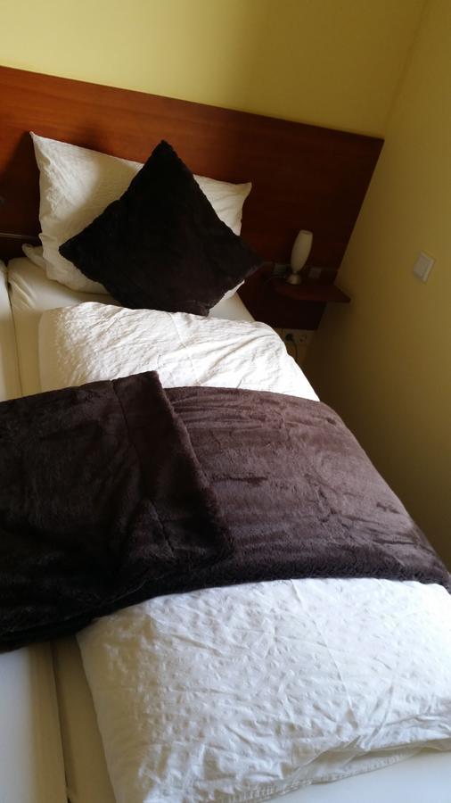 Ellenbergs Restaurant & Hotel Hessheim Zewnętrze zdjęcie